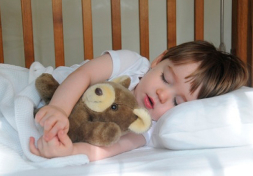 Ученые предложили родителям лишать своих детей дневного сна