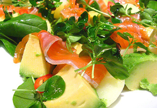 Салат с авокадо и семгой - правильные рецепты. Быстро и вкусно готовим салат с авокадо и семгой.
