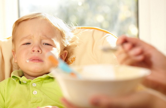 Ребенок ничего не ест – в младенческом возрасте, в год, в два или три года. Почему это происходит и что делать?