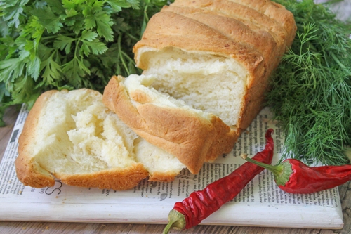 Печем дома уникальный итальянский хлеб со сливочным маслом. Идеально для бутербродов и тостов!