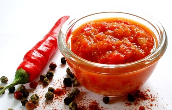 Аджика без помидоров на зиму – превосходный соус для любителей острых ощущений! Каким способом лучше приготовить аджику без помидоров на зиму?