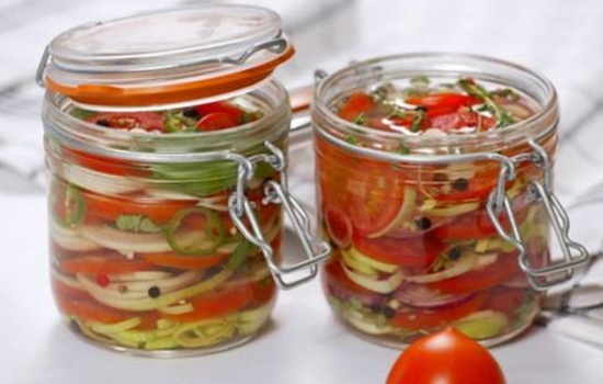 Вкусные салаты на зиму из помидоров: витамины в банках для всей семьи. Лучшие рецепты вкусных салатов на зиму из помидоров