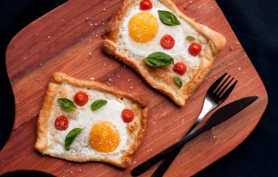 Яичница с помидорами – беспроигрышный вариант быстрого завтрака или лёгкого ужина. Способы приготовления вкусной яичницы с помидорами