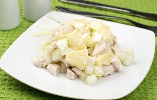 Салат с ананасами и куриной грудкой – знакомая экзотика. Рецепты приготовления салата с ананасами и куриной грудкой