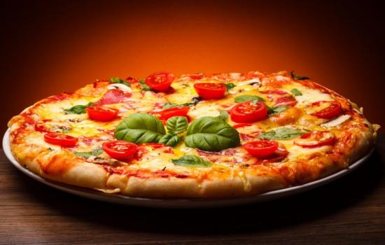 Пицца с сыром и помидорами бывает разной и очень вкусной! Рецепты быстрых и оригинальных пицц с сыром и помидорами