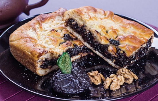 Терпкая сладость – домашний пирог с черносливом. Лучшие рецепты простых и необычных пирогов с черносливом: сладких и мясных