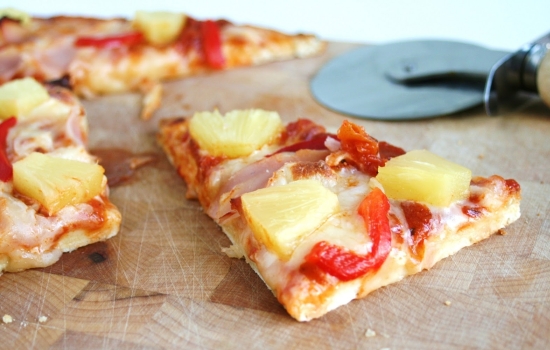 Пицца с ананасами – итальянский пирог с экзотическим вкусом! Готовим разные пиццы с ананасами: соленые, острые, сладкие