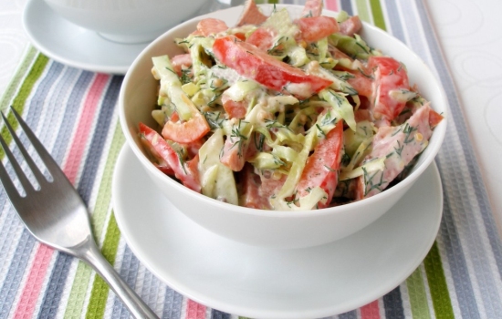 Салат с огурцом и колбасой – готовим со вкусом! Рецепты салатов с огурцами и колбасой: сытных, легких, слоеных, диетических