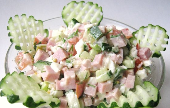Салат с ветчиной и огурцами: рецепты – разнообразно, быстро и вкусно. Новые идеи лёгких салатиков с ветчиной и огурцами