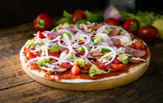 Пицца за 5 минут: рецепт для тех, кто спешит. Готовим пиццу за 5 минут: из продуктов, которые всегда под рукой и в холодильнике