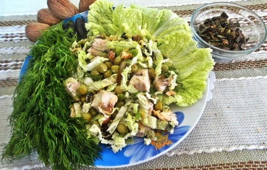Салат с грудкой: рецепт с фото. Пошаговое описание изумительного салатика с грудкой, черносливом, сыром и пекинской капустой