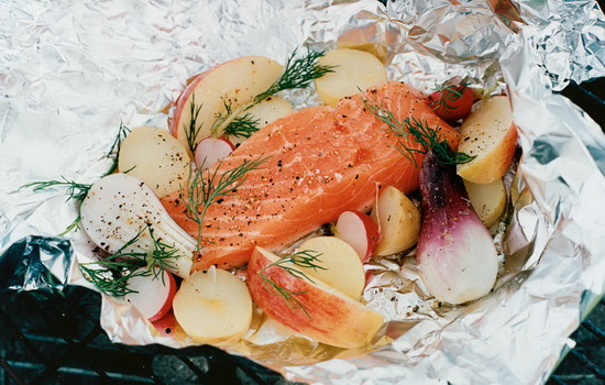 Красная рыба в фольге в духовке – деликатес! Рецепты красной рыбы в фольге в духовке с картошкой, томатом, каперсами и оливками
