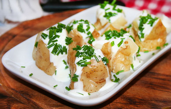 Картошка тушеная в сметане – нежный и сытный гарнир. Рецепты картошки тушеной в сметане: на сковороде, в духовке и мультиварке