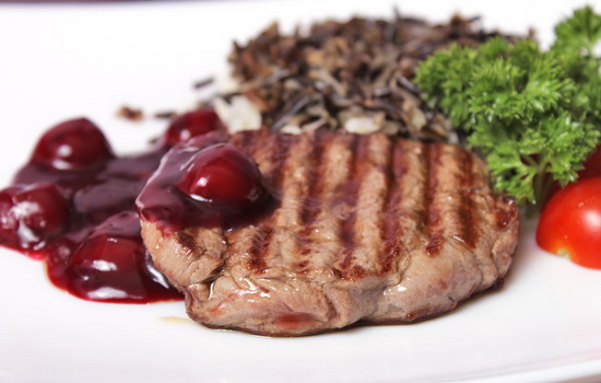 Мясо с вишней – на столе не будет лишним! Рецепты мяса с вишней: в сковороде, рукаве, фольге, под буженину и мелкими кусками