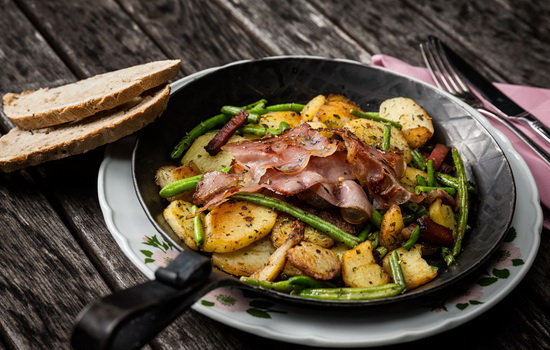 Картошка с мясом на сковороде – традиция! Лучшие рецепты жареной картошки с мясом на сковороде: с фаршем, сметаной, овощами