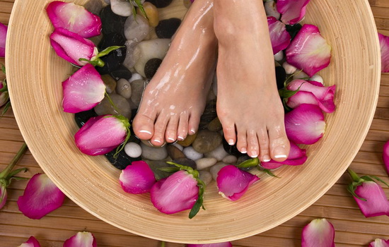 Как делать ванночки для ног в домашних условиях: советы косметолога. Популярные рецепты домашних ванночек для ног