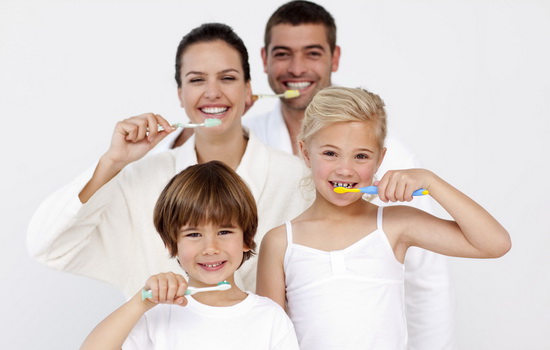 Чистка зубов: как это делать правильно и как часто. Советы для родителей: как правильно чистить зубы детям, когда и чем