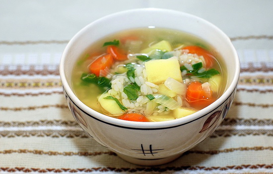 Суп с рисом и картошкой: быстро, вкусно и полезно. Приготовление супа с рисом и картошкой – процесс простой и быстрый