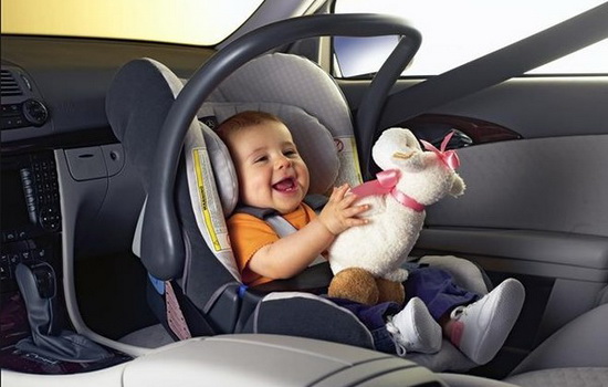 Можно ли перевозить ребенка на переднем сиденье автомобиля? Как правильно перевозить ребенка в авто согласно ПДД