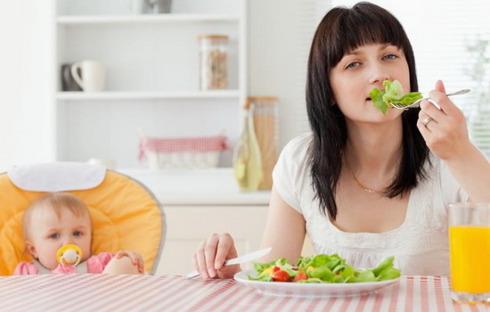 Как похудеть кормящей маме, если очень хочется. Правильная диета и физические нагрузки помогут кормящей маме похудеть!