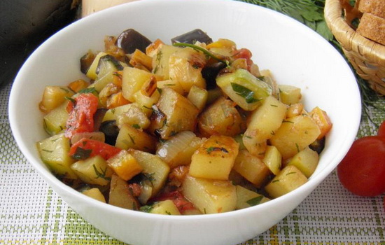 Овощное рагу с кабачками и картошкой – фаворит летнего меню. Рецепт овощного рагу с кабачками и картошкой: минимум усилий