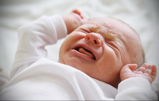 Болит живот у новорожденного - признаки, причины, что делать – как помочь малышу? Причины болей в животе у новорождённого