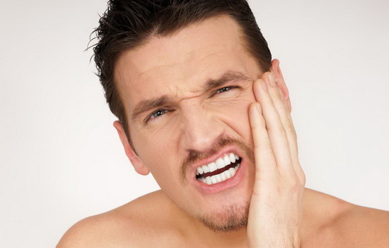 Болит челюсть возле уха – может ли боль сигнализировать об опасном состоянии? Лечим боль в челюсти возле уха