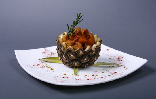 Изысканность и легкость в рецептах куриного филе с ананасами в духовке. Куриное филе с ананасами в духовке – просто!