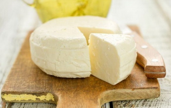 Домашний сыр из молока и кефира – вкусный, нежный, а главное натуральный продукт. Проверенные и оригинальные рецепты домашнего сыра из молока и кефира