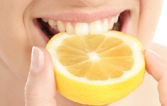 Отбеливание зубов лимоном – голливудская улыбка в домашних условиях. Как отбелить зубы лимоном и содой безопасно