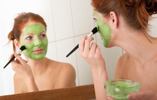 Лучшая домашняя отбеливающая маска для лица: рецепты. Правила эффективного применения домашних отбеливающих масок для лица