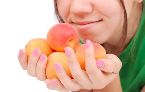 Можно абрикосы при беременности и вскармливании – чем опасны эти фрукты? Абрикосы кормящим мамам – полезны или нет