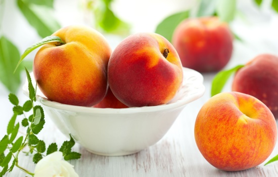 Ароматные персики: польза для здоровья и возможный вред фрукта. Чем полезны персики для взрослых и детей?