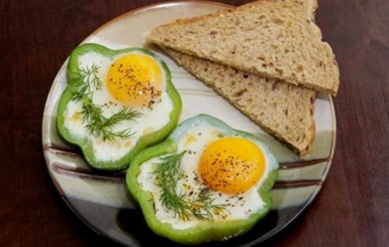Яичница в мультиварке – просто! Рецепты яичницы в мультиварке; болтунья, глазунья, с помидорами, сыром, колбасой, на пару