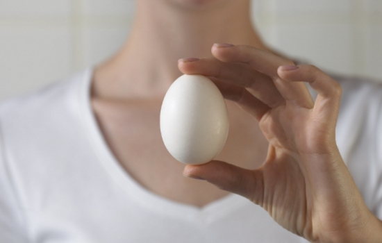 Яичный белок для лица, в чём его польза в косметологии. Рецепты эффективных масок для лица из яичных белков