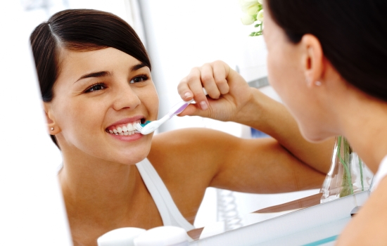 Чистить зубы содой – можно или нет? Как правильно чистить зубы содой, последствия отбеливания зубов содой