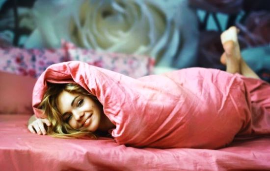 К чему снится одеяло: укрыться и лежать под одеялом, укрывать одеялом ребёнка . Основные толкования: к чему нам снится одеяло