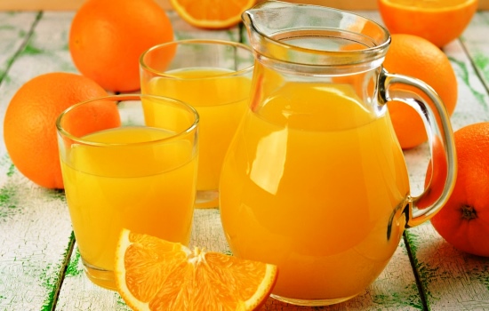 Эконом-вариант для большой семьи: как сделать 9 литров сока из 4 апельсинов. Секреты вкусного дешевого сока