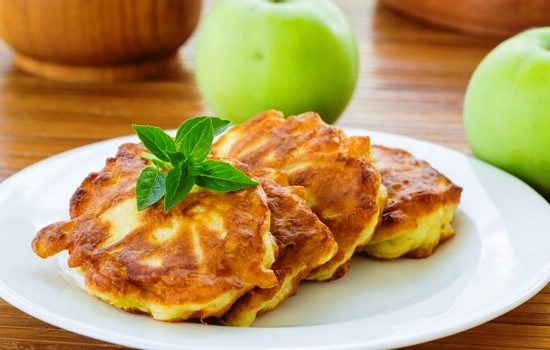 Оладьи с яблоками на молоке – сытно, вкусно, ароматно! Рецепты разных оладий с яблоками на молоке