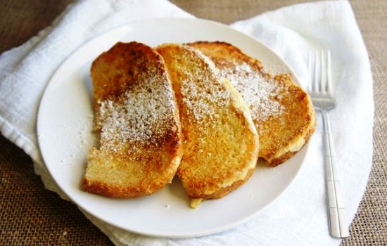 Хлеб в молоке на сковороде – гренки, сладкие, острые, и к бульону. Жарим румяные гренки из хлеба в молоке на сковороде