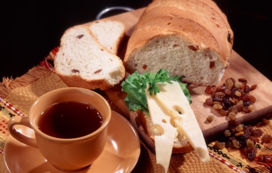 Рецептуры белого и ржаного хлеба с изюмом для духовки и хлебопечки. Традиционная национальная выпечка – хлеб с изюмом