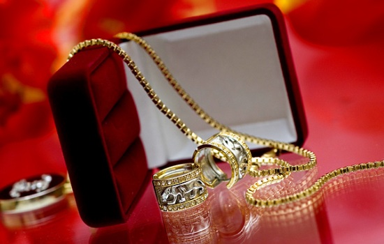 К чему снятся золотые украшения: серьги, кольца, браслеты? Основные толкования, к чему снятся золотые серьги и другие украшения