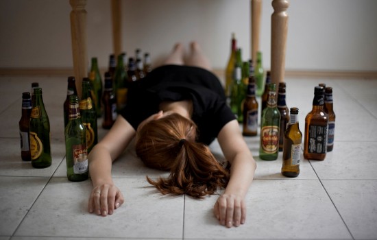 Женский алкоголизм – насколько это серьёзно? Как распознать женский алкоголизм, каковы его симптомы, какое лечение требуется