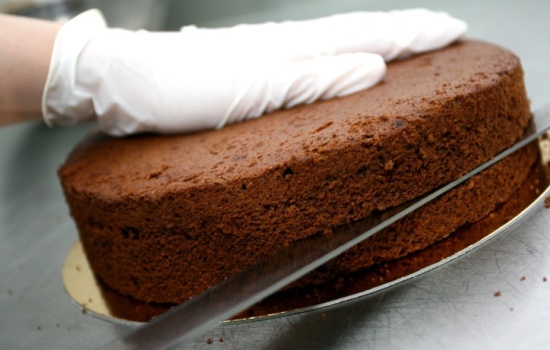 Коржи для тортов – простые рецепты из бисквитного, воздушного и миндального теста. Простые коржи для тортов: секреты приготовления