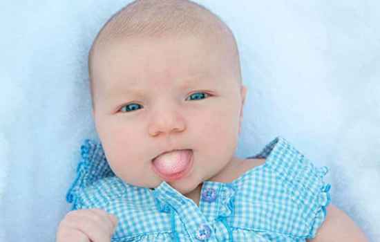 Белый язык у новорождённого: причины налёта на языке у грудного ребёнка. Является ли белый язык новорождённого симптомом болезни