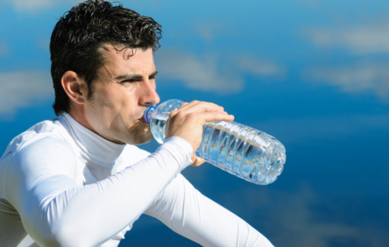 Нужны ли нам два литра воды в день? Мнение ученых расходится с популярной точкой зрения