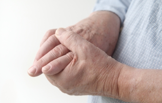 Болит большой палец на руке – какой диагноз? Что делать, к какому врачу идти, если болит большой палец на руке