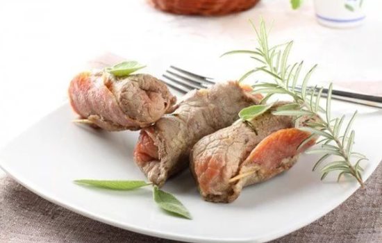 Мясные рулетики из свинины – красочное праздничное блюдо. Самые интересные рецепты вкусных мясных рулетиков из свинины