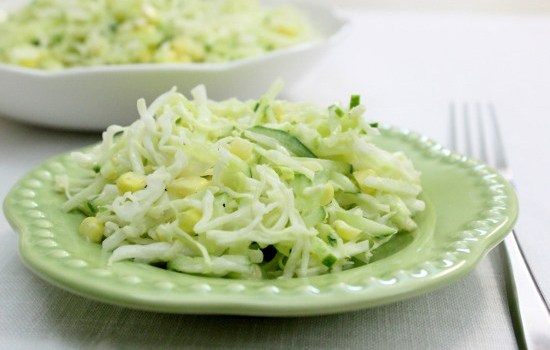 Салат с огурцами и майонезом – всегда актуальная витаминная закуска. Лучшие рецепты салата с огурцами и майонезом