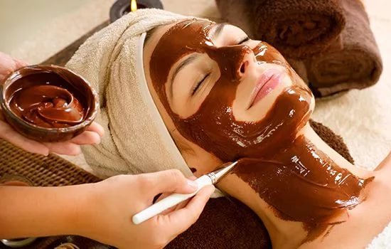 Шоколадная маска для лица и тела: питание, увлажнение и подтягивание кожи. Шоколадные маски для лица и тела с медом, овсянкой, сливками